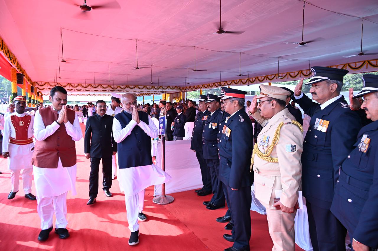 National and state anthems were performed by the police band to commence the formal proceedings. Dr Prashant Narnavare, Secretary to the Governor, delivered the formal welcome address on behalf of the Governor.