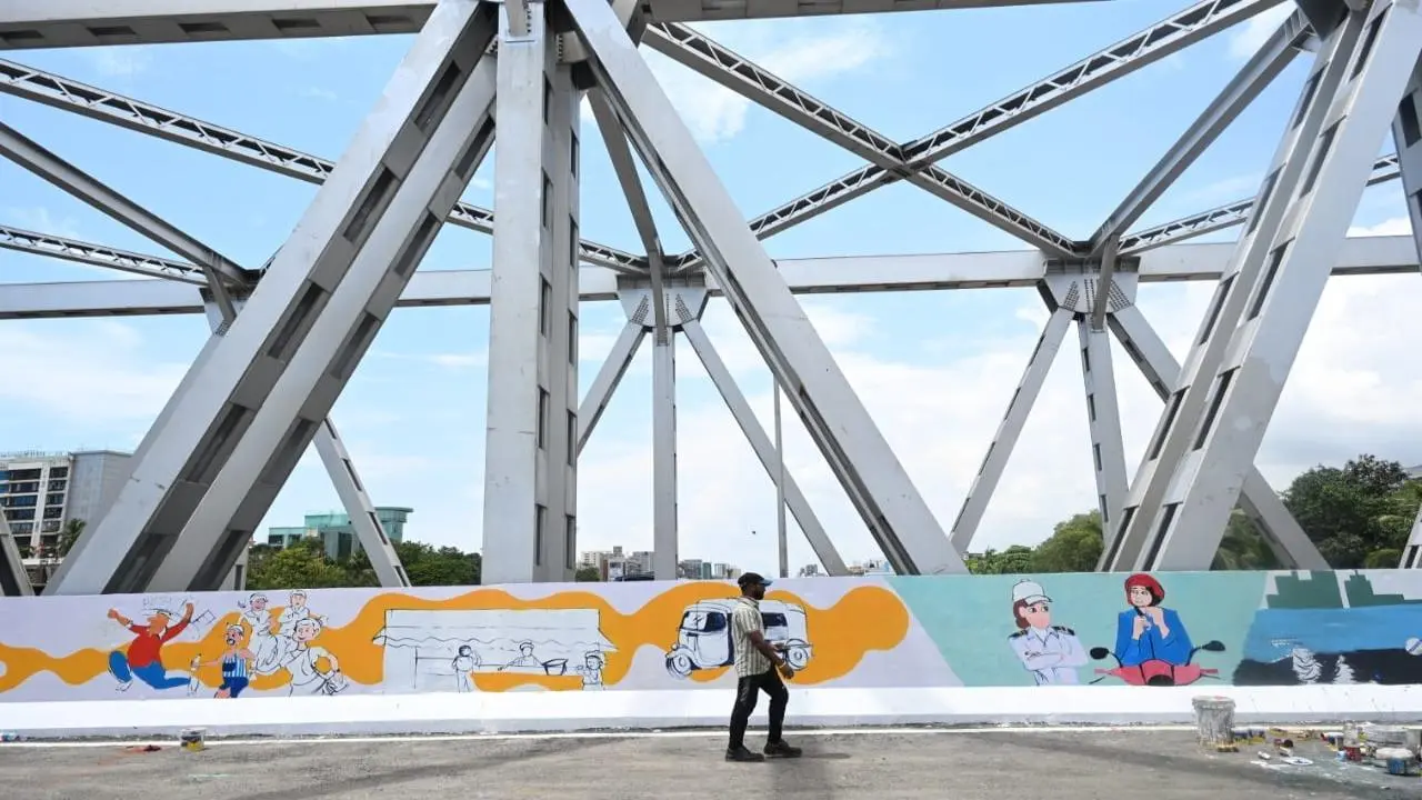 IN PHOTOS: Mumbaikars add artistic touches to Andheri's Gokhale Bridge