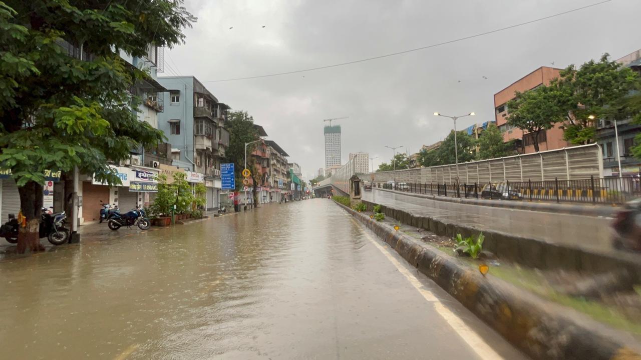 The images reveal flooded streets where water levels rose significantly, submerging vehicles and making roads impassable. Pic/ Ashish raje