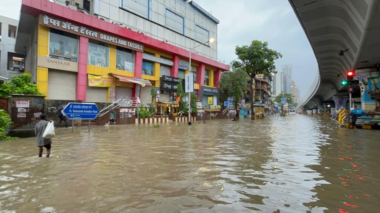 Despite efforts by civic authorities to mitigate the crisis, the relentless downpour rendered their efforts insufficient