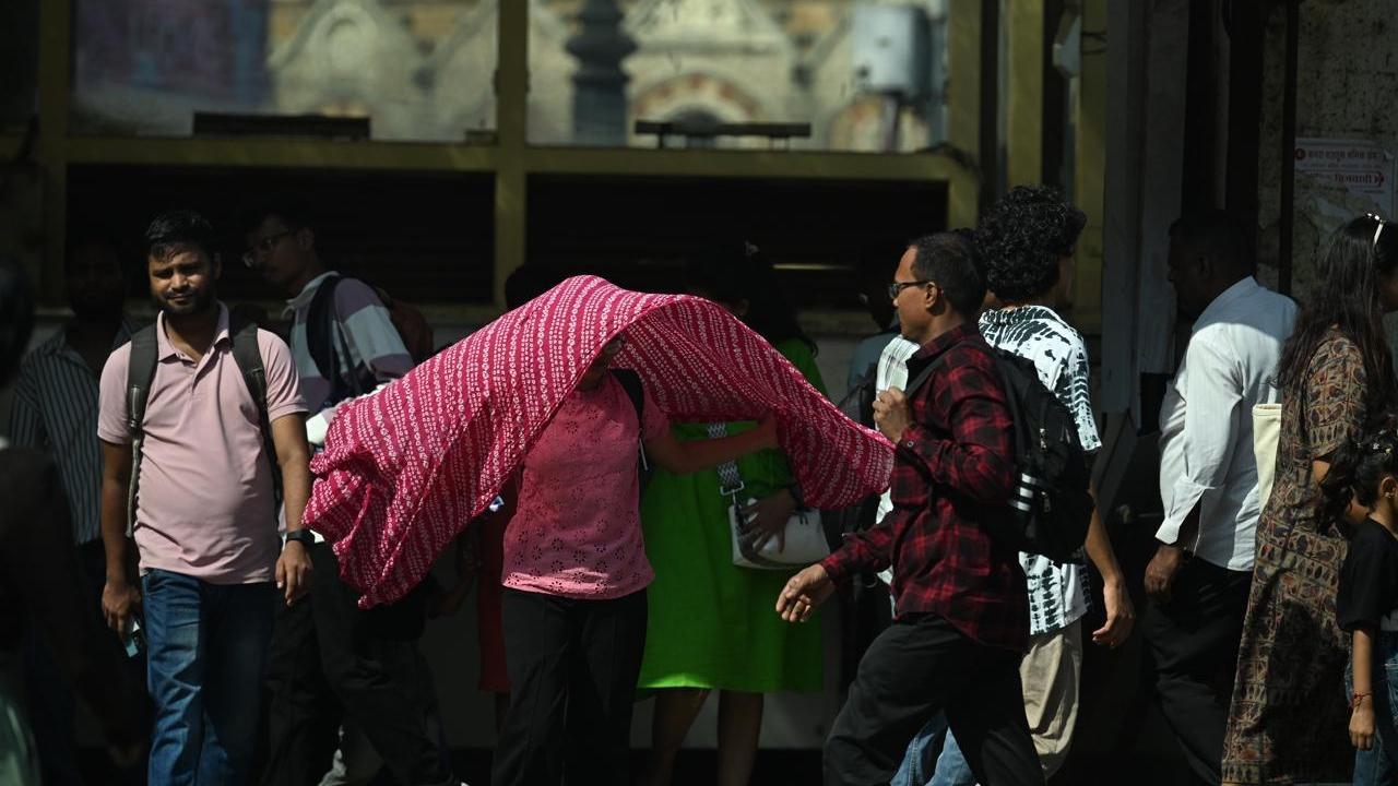 With clear skies and strong sunlight, many parts of the city have been recording temperatures for weeks. Pics/Atul Kamble