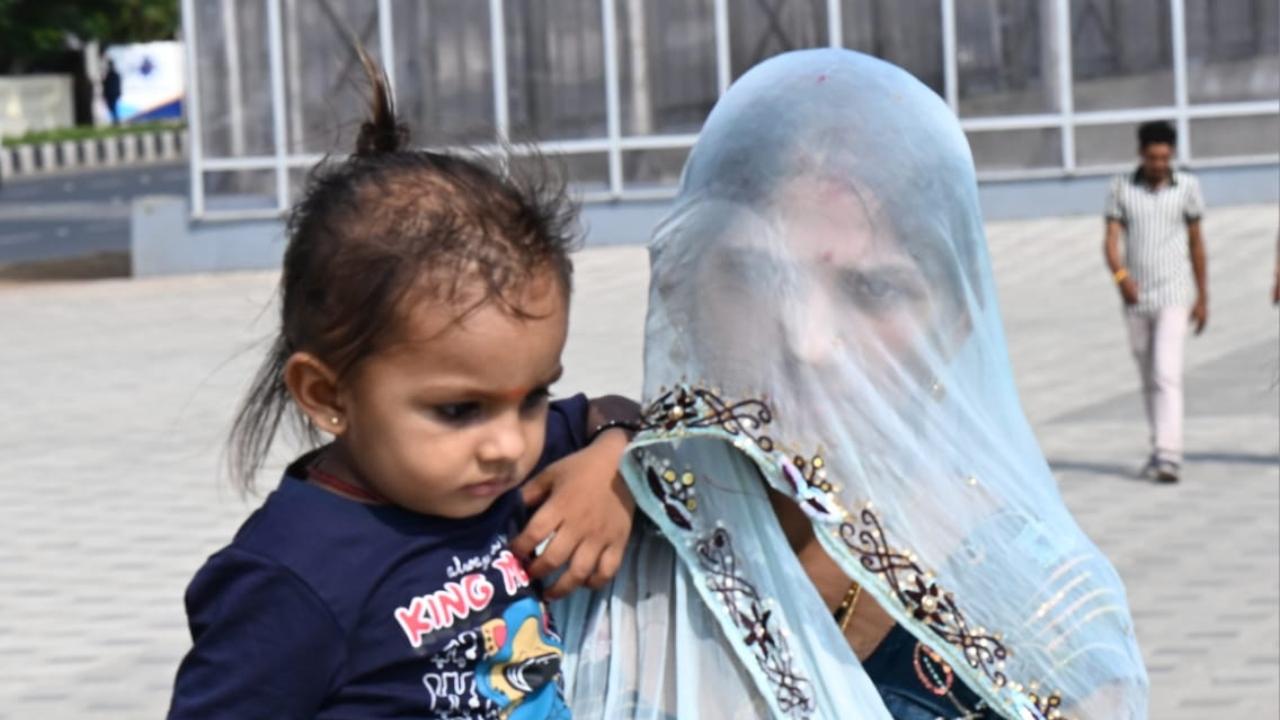 The maximum temperature were expected to be around 34 degrees Celsius, while the minimum temperature will be about 27 degrees Celsius, the Regional Meteorological Department predicted on Sunday