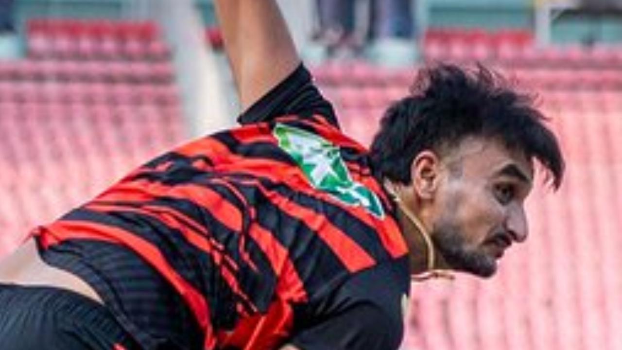 During the IPL 2025 match against Lucknow Super Giants, Sunrisers Hyderabad pacer Harshal Patel claimed one wicket by conceding 49 runs in four overs (Pic: X/@SunRisers)
