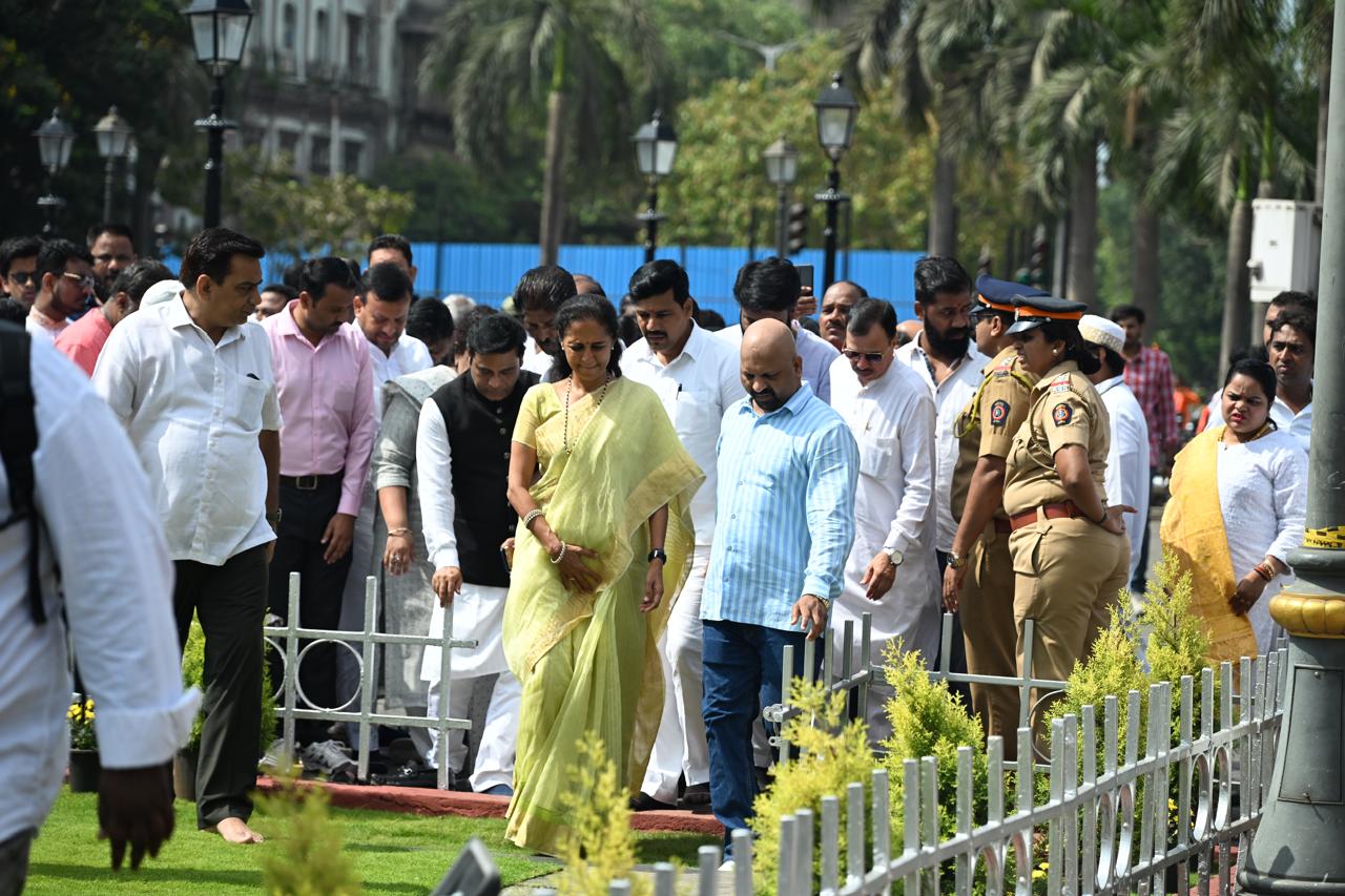 Deputy Chief Minister Eknath Shinde unfurled the national flag at Saket Maidan in Thane. Shinde honoured the memory of the martyrs of the Samyukta Maharashtra Movement.