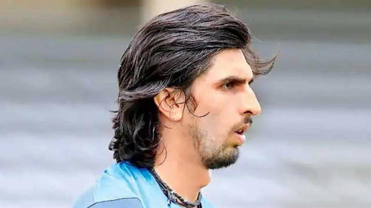 Gujarat's pacer Ishant Sharma needs just four wickets to complete 100 scalps in IPL history. In 117 matches, he has claimed 96 wickets with the best bowling figures of five wickets for 12 runs (Pic: File Pic)