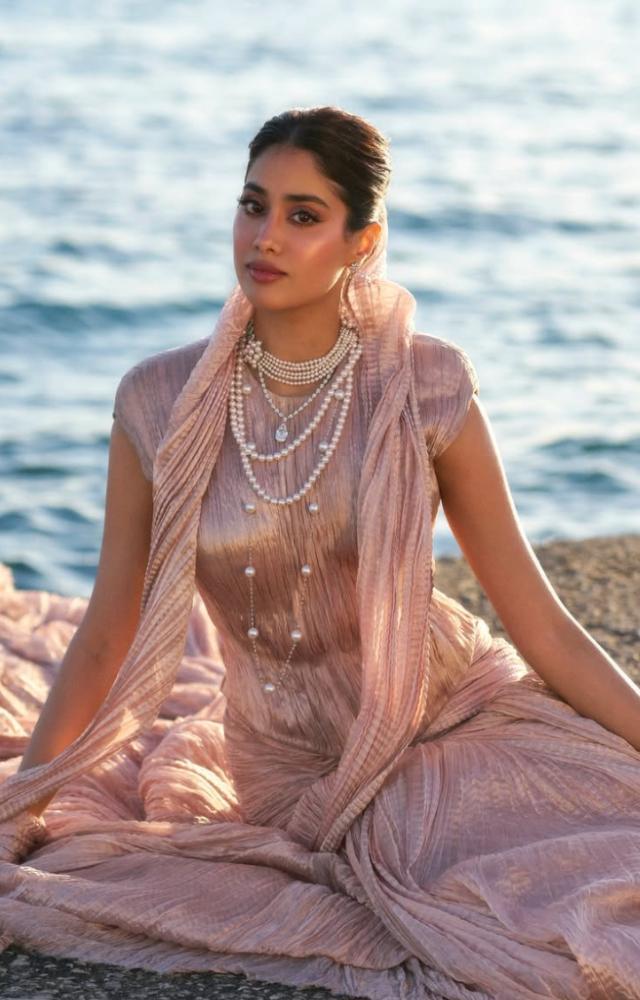 7 pics that prove Janhvi slayed like a Queen at Cannes 2025