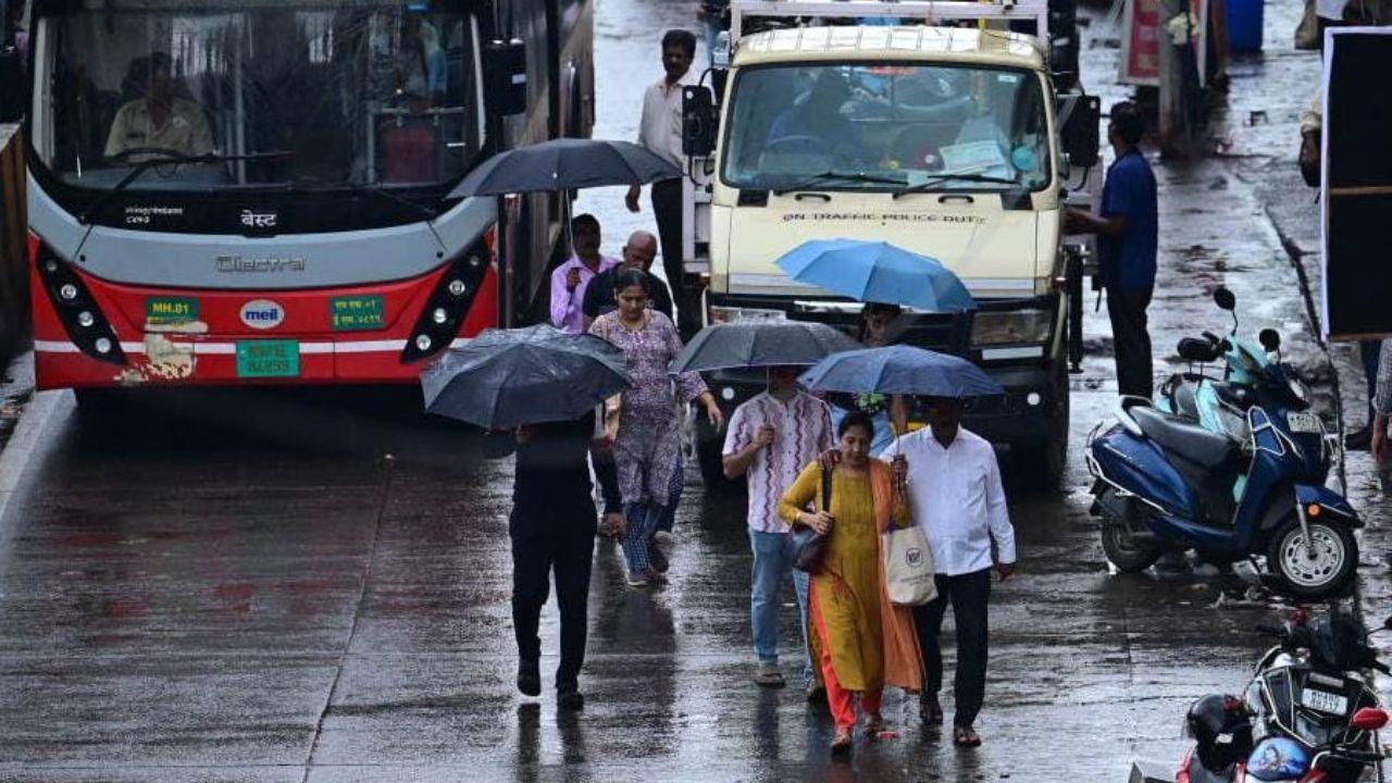 IMD, while issuing a warning at 10:20 am on May 25, 2025, said that there is a chance of intense spells of rain. Heavy to moderate showers are very likely to occur at isolated places in the districts of Raigad during the next 3–4 hours