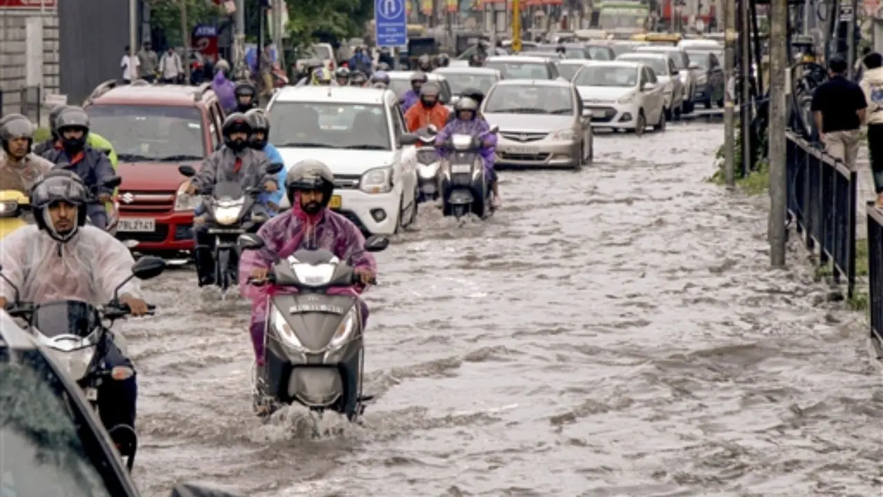 IMD issues red alert for Kerala's Idukki, Kannur, and Kasaragod districts