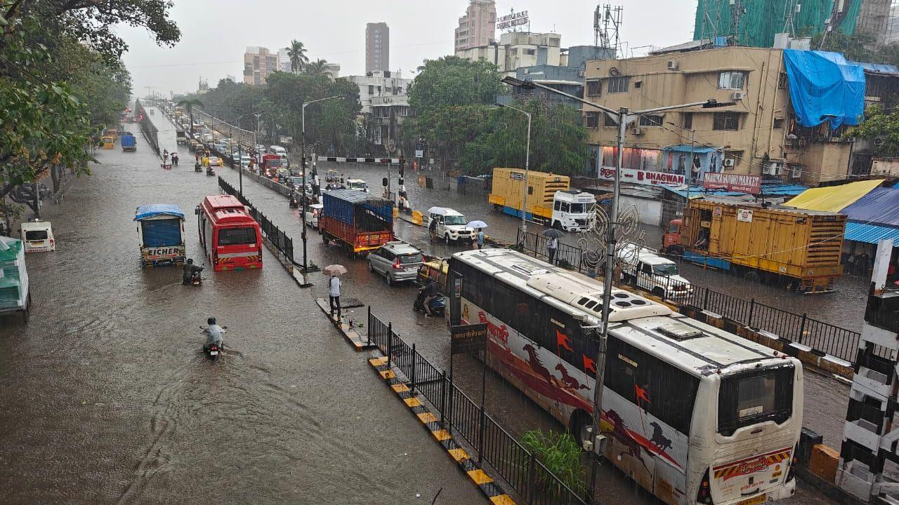 Commuters faced major challenges navigating through the waterlogged roads, with many forced to abandon their vehicles or seek alternative routes