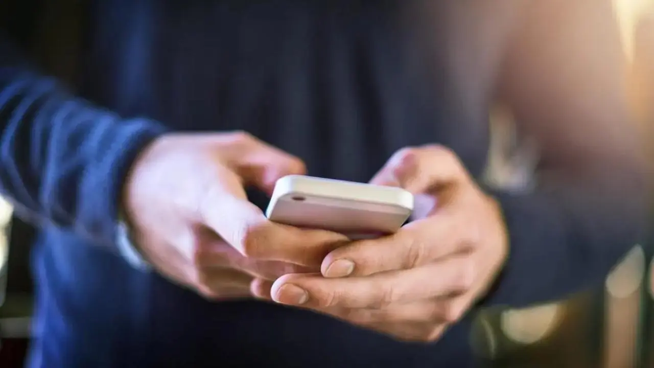 Mumbai to get helpline for complaints against auto-rickshaws, taxis, and app-based services