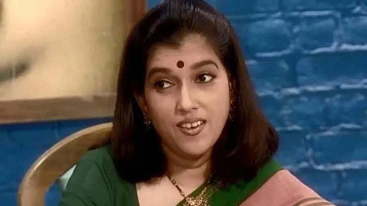 Ratna Pathak Shah – Sarabhai vs Sarabhai (2004)
As Maya Sarabhai, the elite and hilarious mom in this cult TV classic, Ratna Pathak gave comedy a classy upgrade. Alongside Satish Shah, Rupali Ganguly, and Sumeet Raghavan, she infused her character with sass that still lives rent-free in our hearts