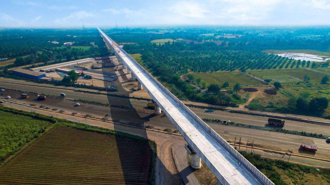 Out of 300 km of superstructure, 257.4 km is constructed through Full Span Launching Method (FSLM). This includes 14 river bridges, 37.8 km through span-by-span (SBS), 0.9 km steel bridges (10 spans ranging from 60 to 130 m in 7 bridges), 1.2 km PSC bridges (20 spans ranging from 40 to 80 m in 5 bridges) and 2.7 km in station building