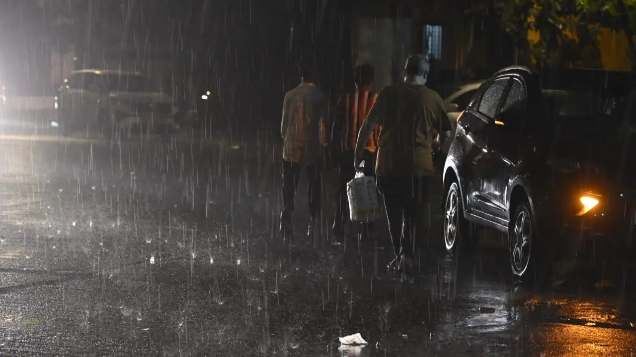 Mumbai LIVE: Rain, thunderstorm accompanied by gusty winds hit city