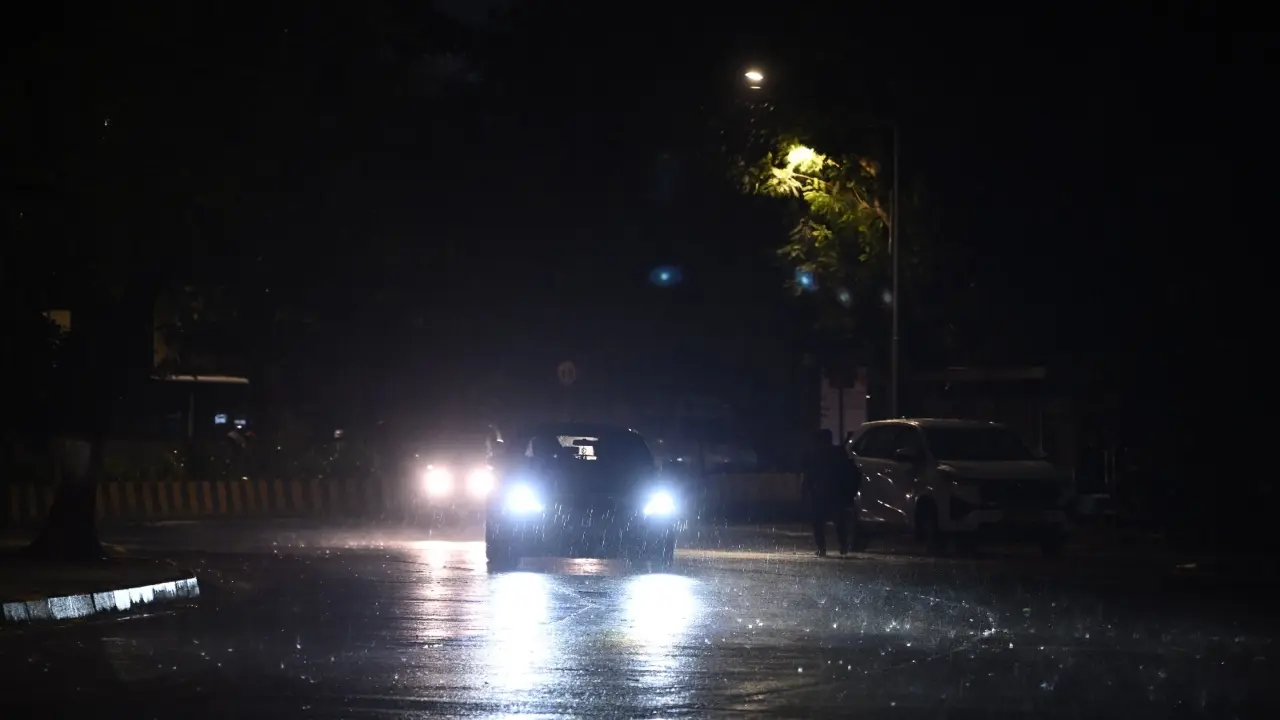 In a nowcast warning issued at 9:35 pm, the IMD Mumbai said, 