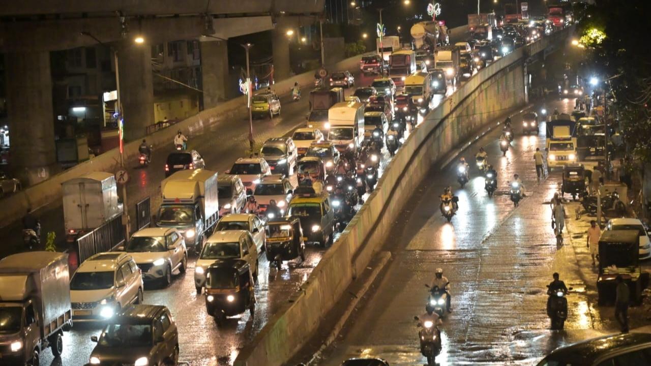 Earlier in the day, the Indian Meteorological Department (IMD) on Tuesday afternoon issued a 'yellow alert' for Mumbai, Thane, Palghar and some other parts of Maharashtra, predicting thunderstorm and light rains