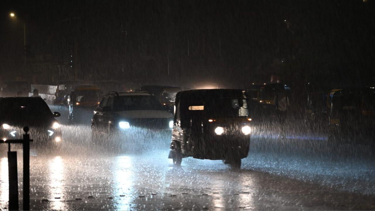  The India Meteorological Department (IMD) has predicted the possibility of thunderstorms and moderate-to-heavy rains in Mumbai on Wednesday