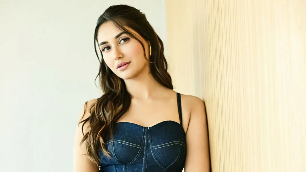 'Jewel Thief' actress Nikita Dutta and her mother test positive for COVID-19