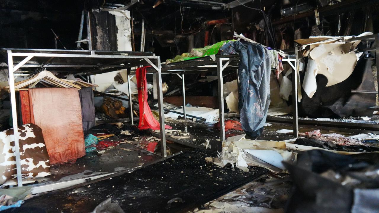The fire was brought under control after coordinated efforts by the fire brigade. Maharashtra minister Mangal Prabhat Lodha visited the site shortly after the incident.