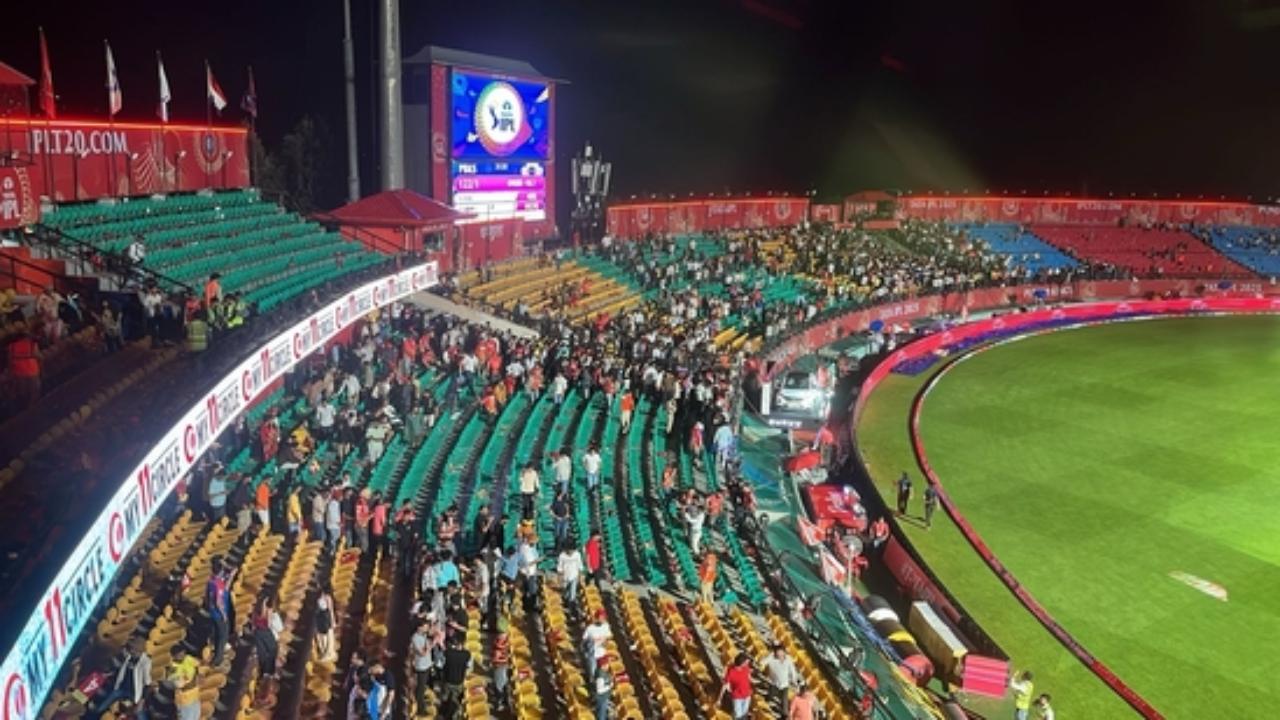In the wake of this development, match officials suspended play, which was later officially abandoned on security grounds.