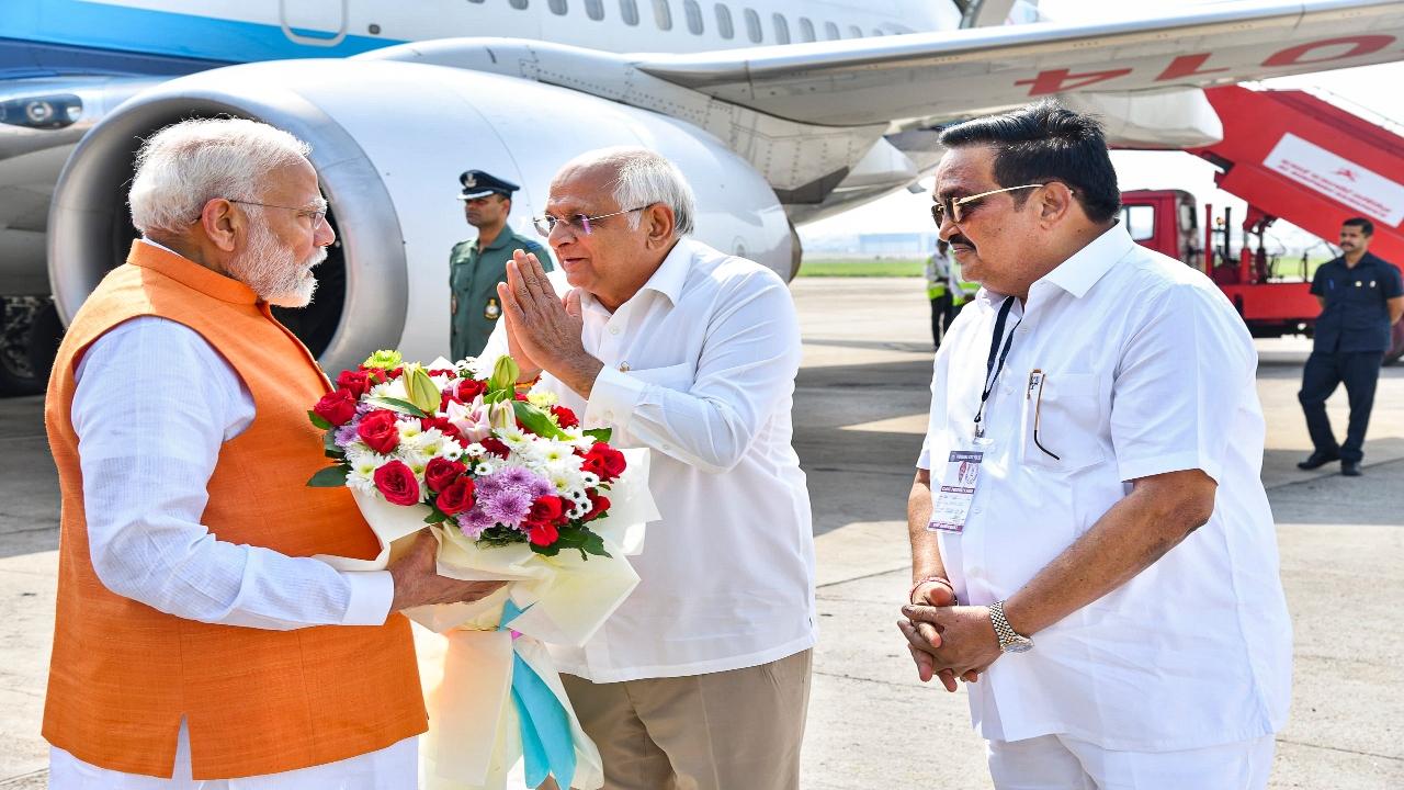 The Prime Minister, on Monday, will also be travelling to Dahod and dedicating to the nation a Locomotive Manufacturing plant of the Indian Railways in Gujarat