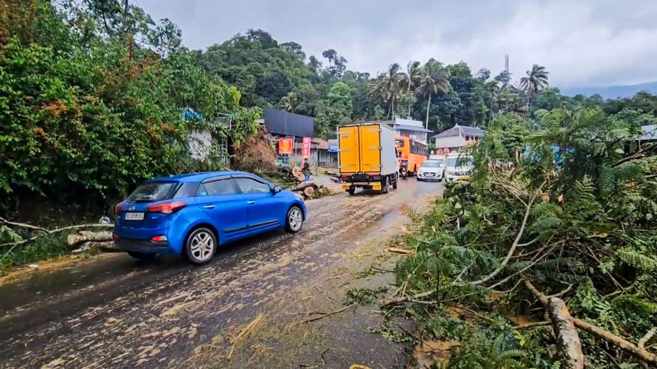 A total of 851 persons are accomodated in 26 relief camps in neighbouring Alappuzha district where 19 houses were destroyed on Friday alone, according to a late night statement issued by the district authorities