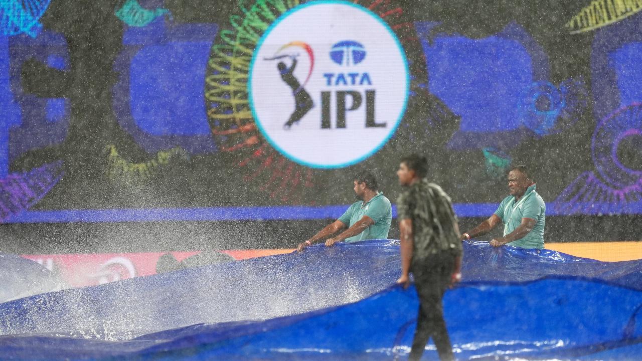 Rain stops play after DC fold for 133, SRH playoff hopes hang by a thread