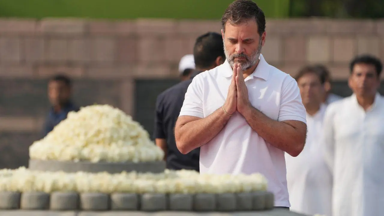 IN PHOTOS: Rahul Gandhi, Kharge pay tribute to former PM Rajiv Gandhi