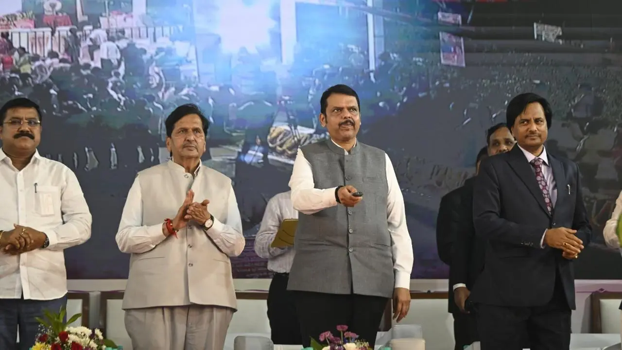 IN PHOTOS: CM Fadnavis inaugurates Mumbai's Reay Road and Titwala bridge