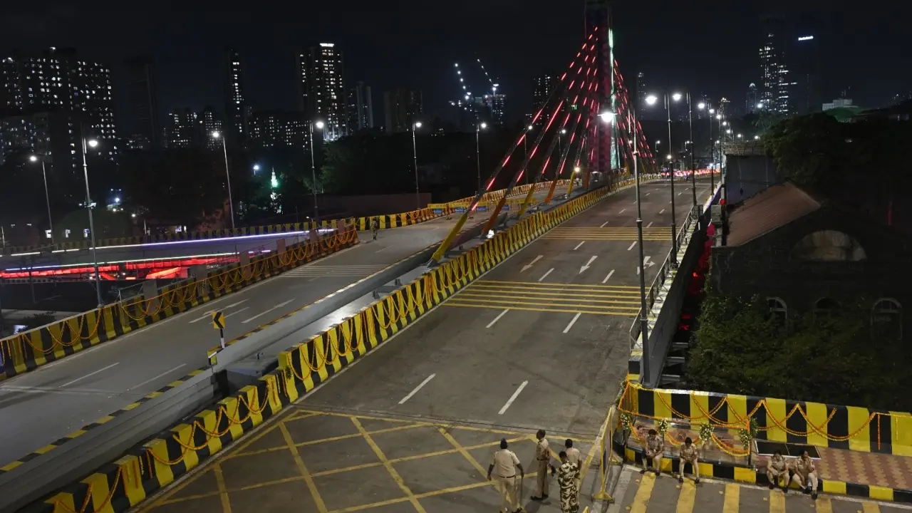 The Titwala ROB second ROBApart from the Reay Road bridge, from the same venue, CM Fadnavis also remotely inaugurated another road overbridge above railway lines about 65 km away at Titwala. The Titwala ROB is an 820 metres long in Kalyan area of Thane district in Maharashtra is an 820 metres long at Titwala in Kalyan area of Thane district in Maharashtra