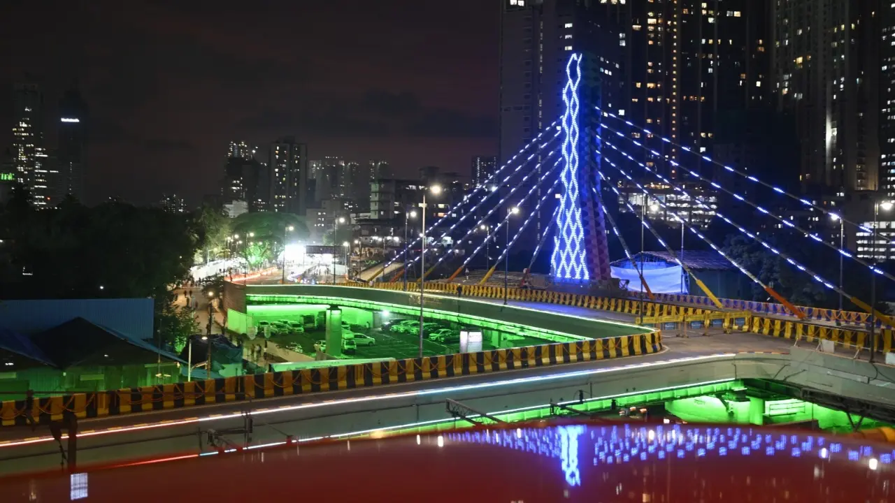 Built by the Maharashtra Rail Infrastructure Development Corporation (MRIDC or Maharail) and the Brihanmumbai Municipal Corporation (BMC), the Reay Road bridge was rebuilt in record time after its predecessor was demolished in February 2022