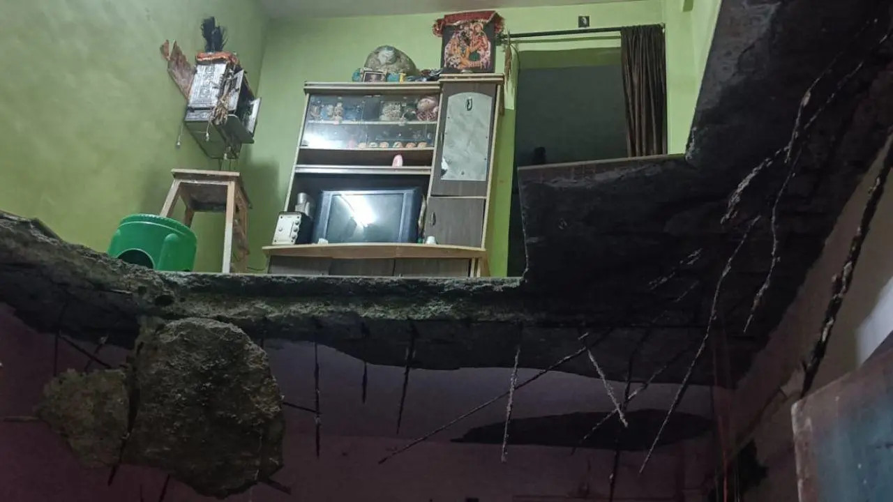 IN PHOTOS: Duo rescued after slab collapse in Nalasopara's dilapidated building 