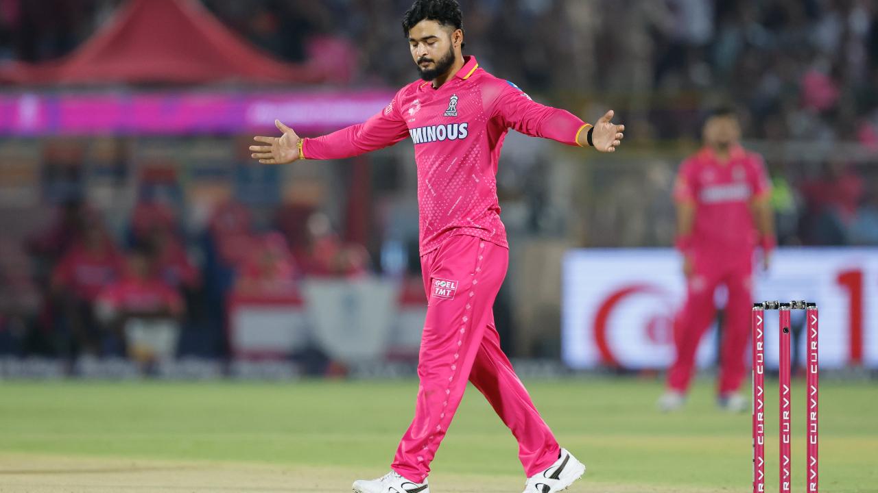 Opting to bowl first in anticipation of heavy dew later in the evening, the Royals found themselves on the back foot early as Rohit and Rickelton came out all guns blazing. The duo stitched together a 116-run partnership that left the Rajasthan bowlers scrambling for answers.