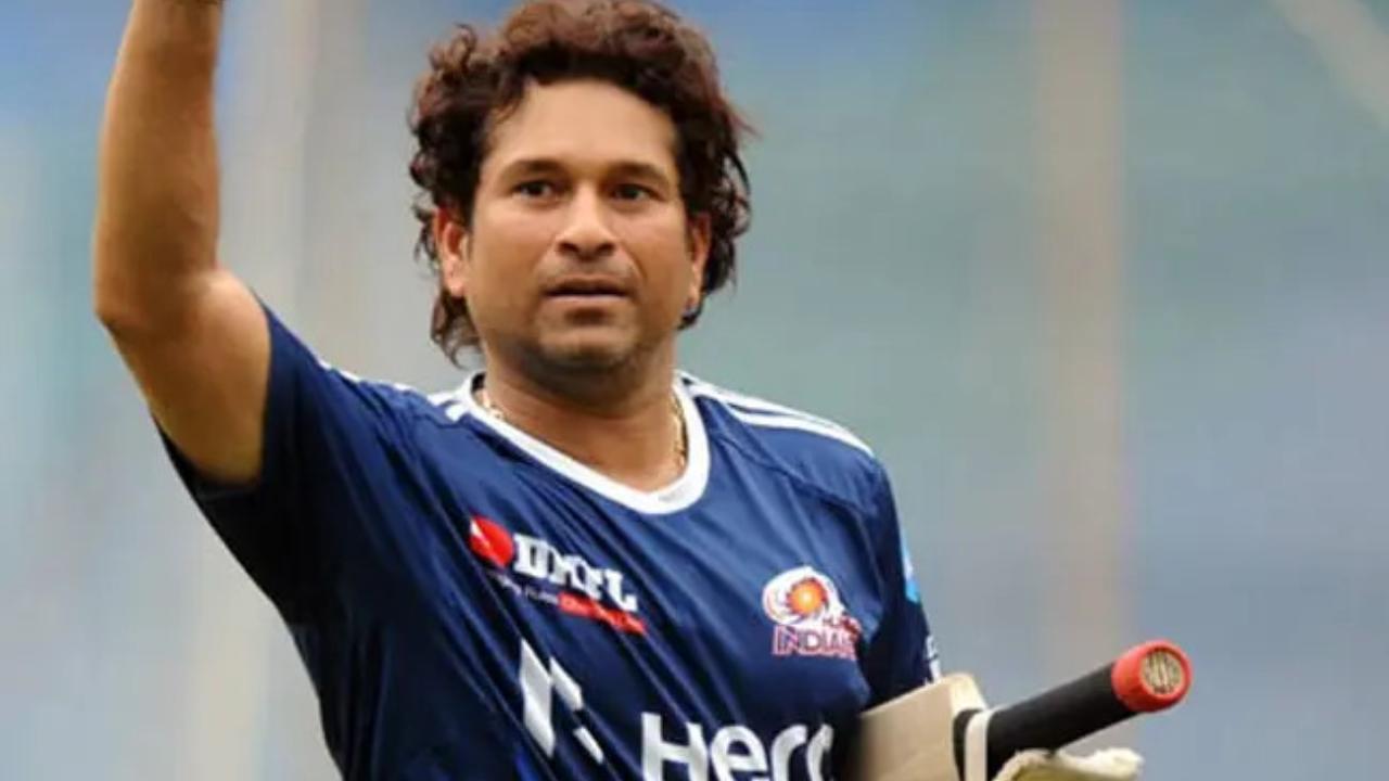 Former cricketer Sachin Tendulkar had two seasons in which he crossed the 500-run mark. He concluded the 2011 edition with 553 runs, including one ton and two half-centuries. Later, in 2013, Tendulkar amassed 618 runs, including five half-centuries