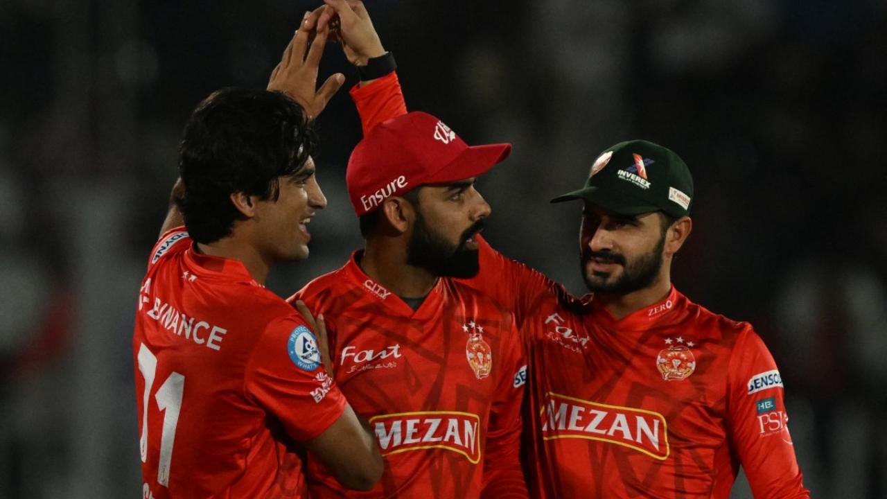 In response to the deteriorating security situation, the Pakistan Cricket Board arranged an emergency flight to Dubai for the overseas players. However, the sense of danger followed them even after takeoff. 