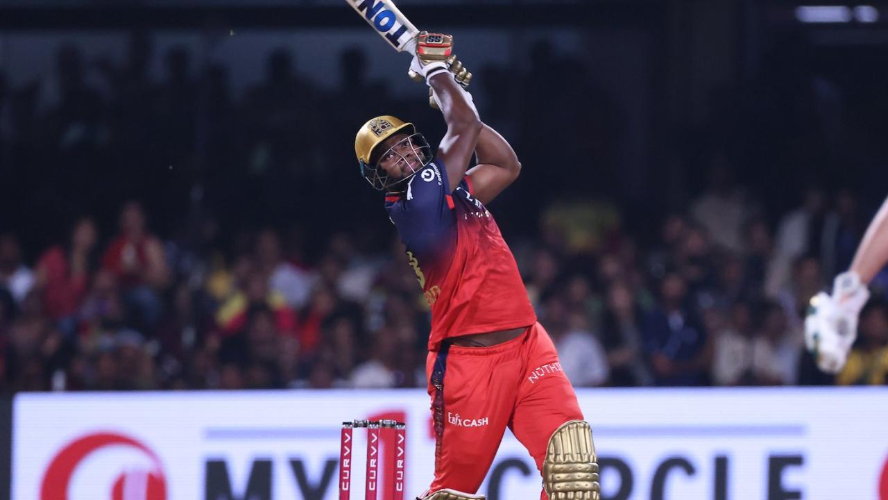 As the innings neared its conclusion, it was the powerful hitting of Romario Shepherd that stole the show. Coming in at number six, the West Indian all-rounder unleashed a barrage of sixes, including a stunning six off the first ball of the penultimate over. 