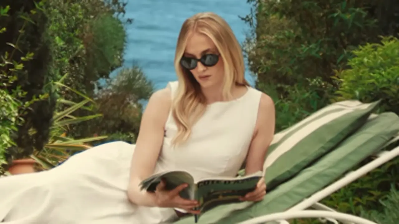Sophie Turner’s rom-com style video shows off her signature cocktail skills