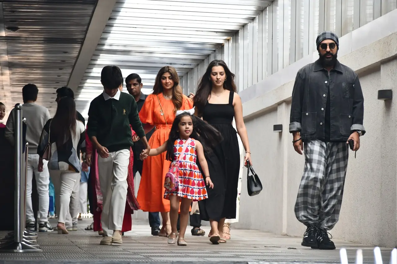 The Shetty family was seen spotted together celebrating Mother's Day