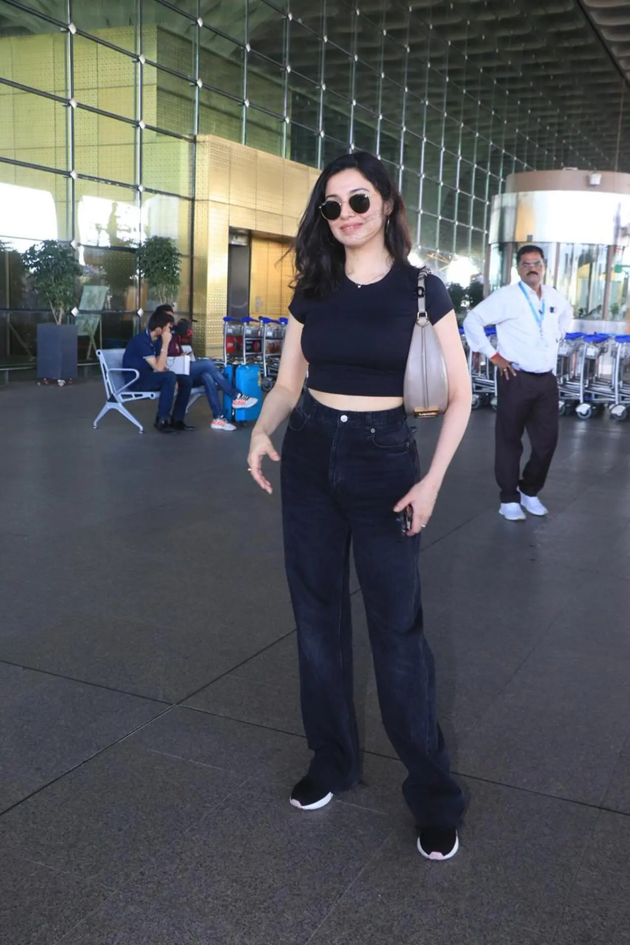 Divya Khossla Kumar looked gorgeous in athleisure wear at the Mumbai airport