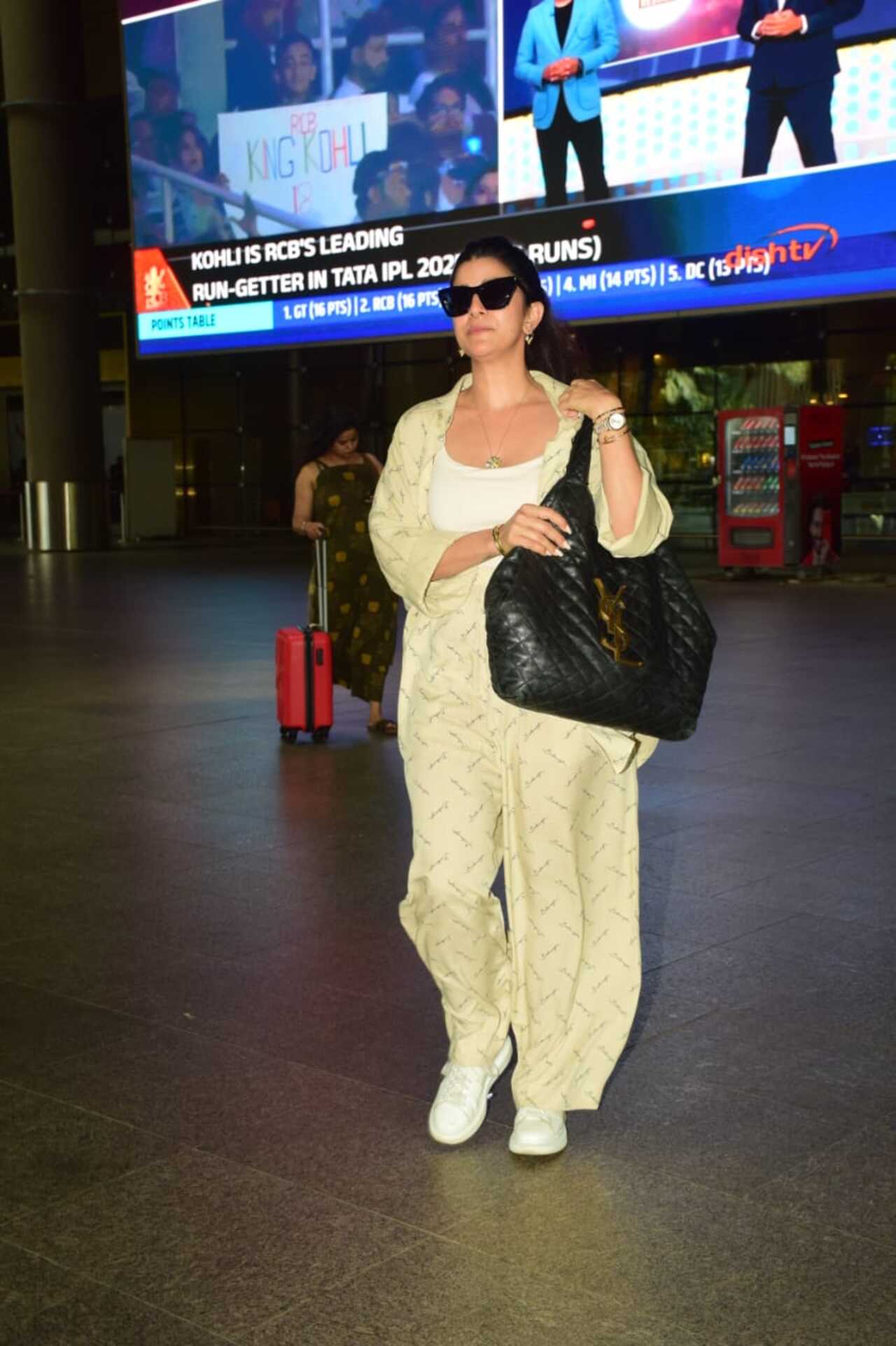 Nimrat Kaur looked stylish in pastel outfit for her flight back to the city. She was seen carrying a big handbag and wearing sunglasses