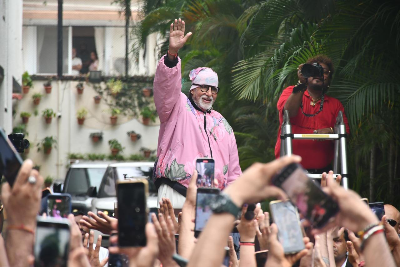 Amitabh Bachchan was spotted at his Sunday darshan waving to his fans