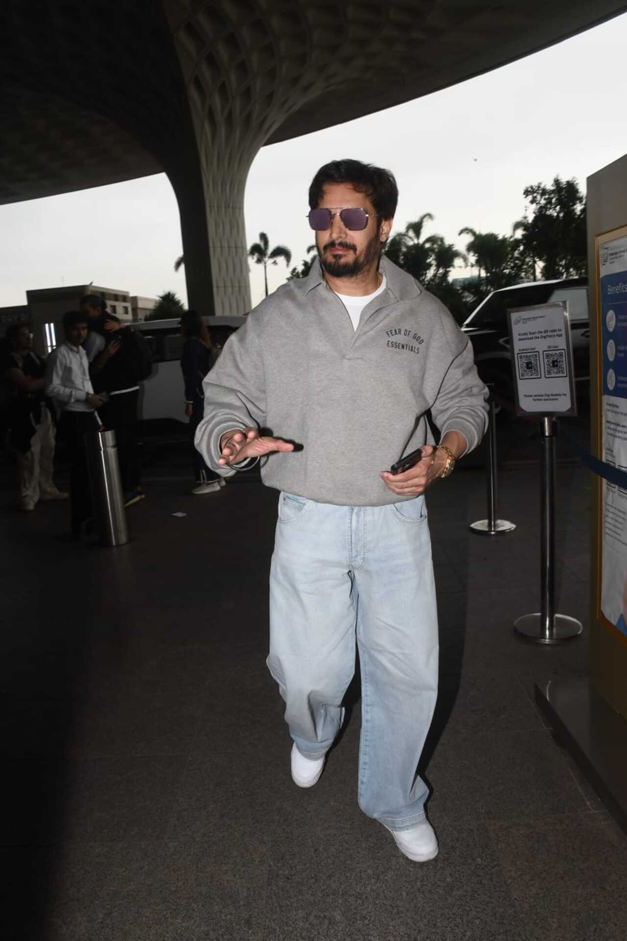 Jimmy Sheirgill at the Mumbai airport. The actor smiled and posed for the paparazzi before heading into the airport premises