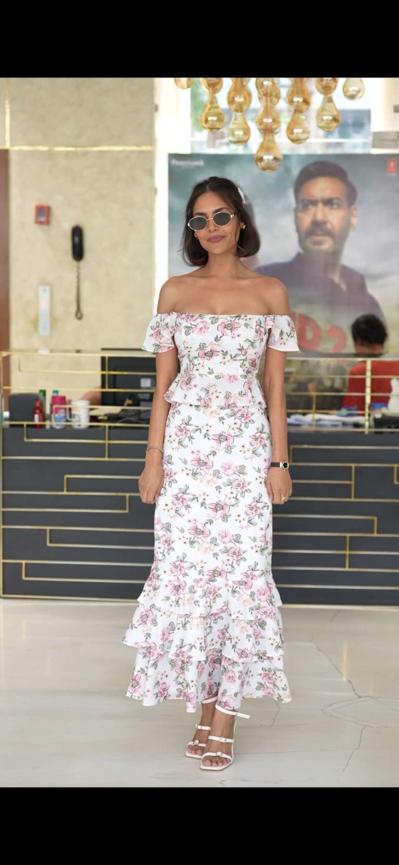 Esha Gupta was seen sporting a perfect summer look as she got clicked at T-Series office