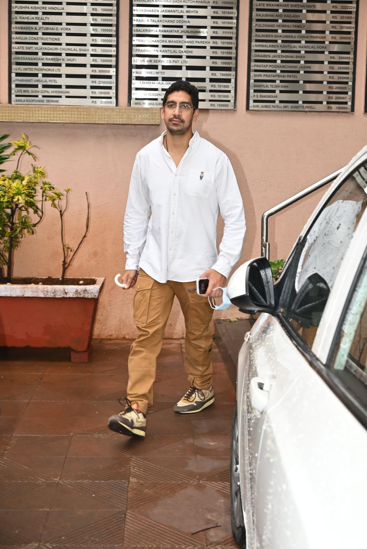 Ayan Mukerji spotted at the funeral of his uncle and Indian film director Rono Mukherjee