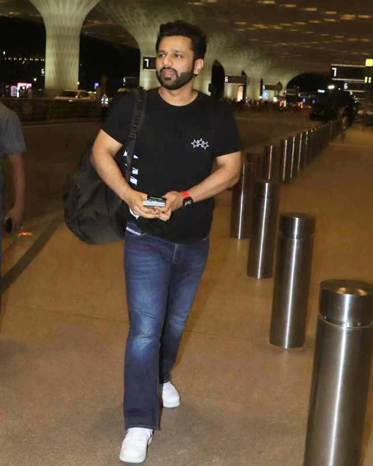 Rahul Vaidya was spotted at the airport amid his controversy post his remarks on Virat Kohli and his recent Instagram activity