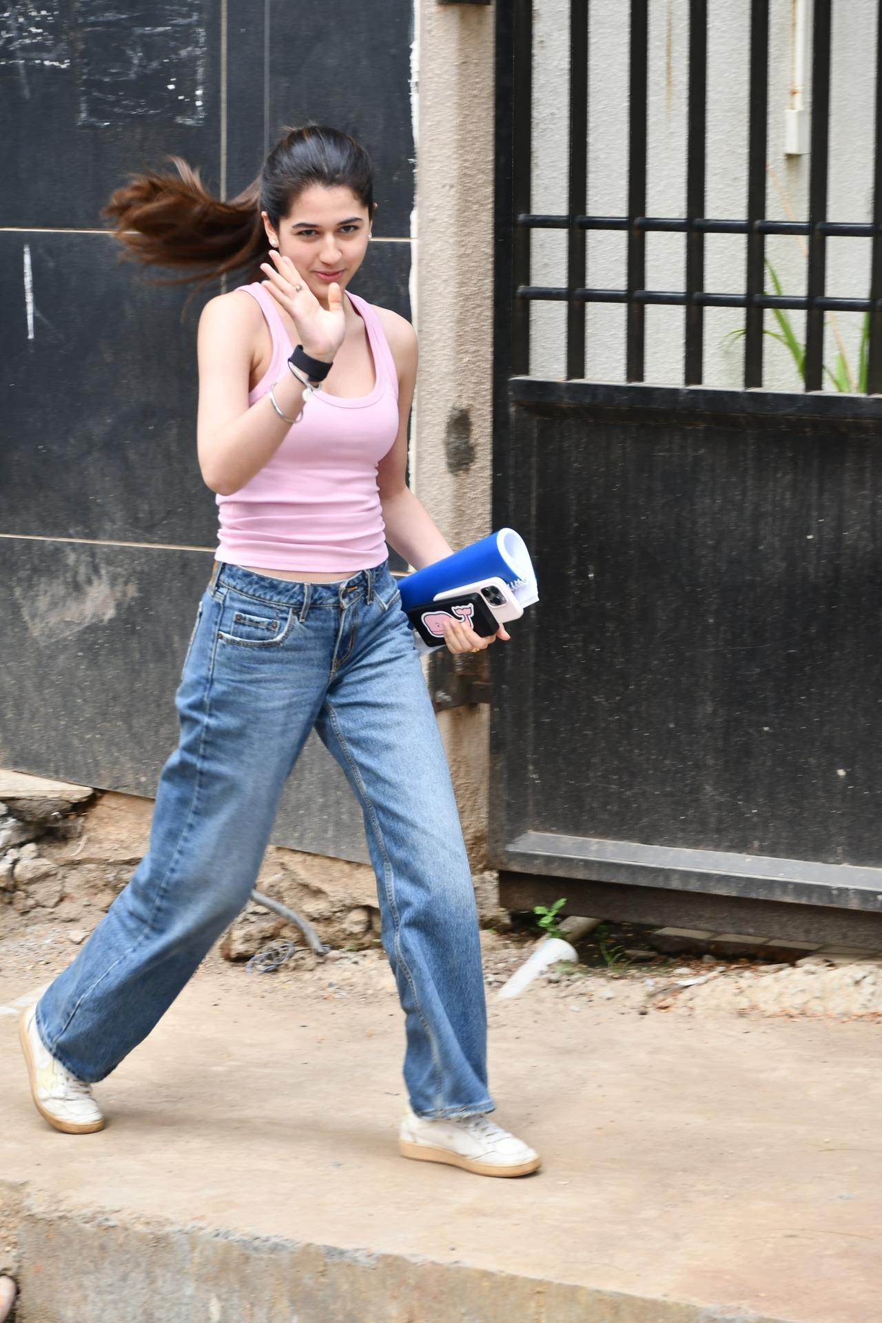 Naomika Saran was spotted in the city ahead of her grand film debut. She is the granddaughter of Rajesh Khanna and Dimple Kapadia