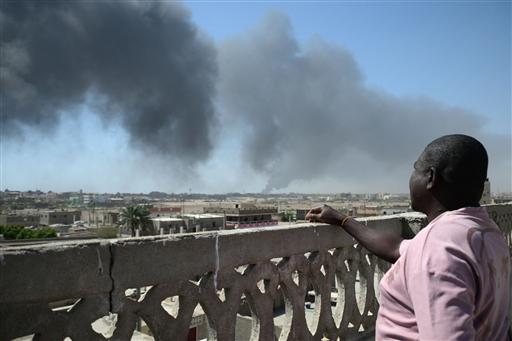 Port Sudan serves as a temporary seat for Sudan’s military-aligned government and a vital logistical hub for aid and refugee movements. Residents reported being jolted awake by strong explosions; visuals circulated online showed fires still blazing late into Tuesday morning.