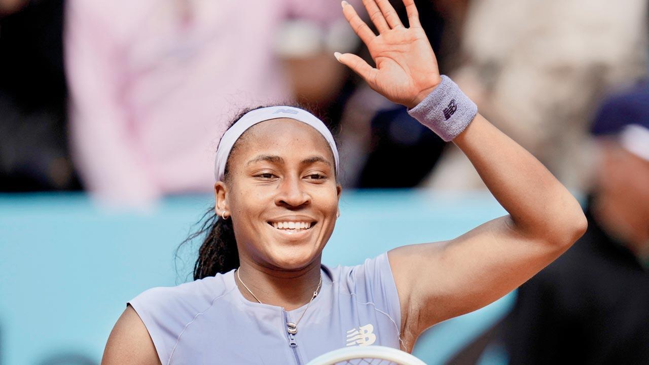 Coco Gauff stuns reigning champ Iga Swiatek in semi-finals