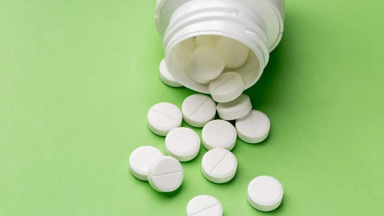 Antibiotics during infancy linked to early puberty in girls: Study