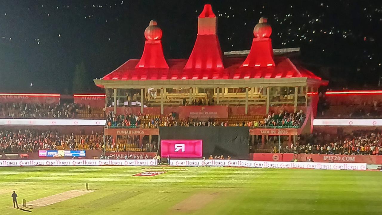 Authorities soon confirmed that fans inside the stadium were being urgently evacuated. This decision was prompted by reports of a drone strike in the Pathankot region of Jammu and Kashmir, located approximately 80 kilometers from the venue in Dharamsala