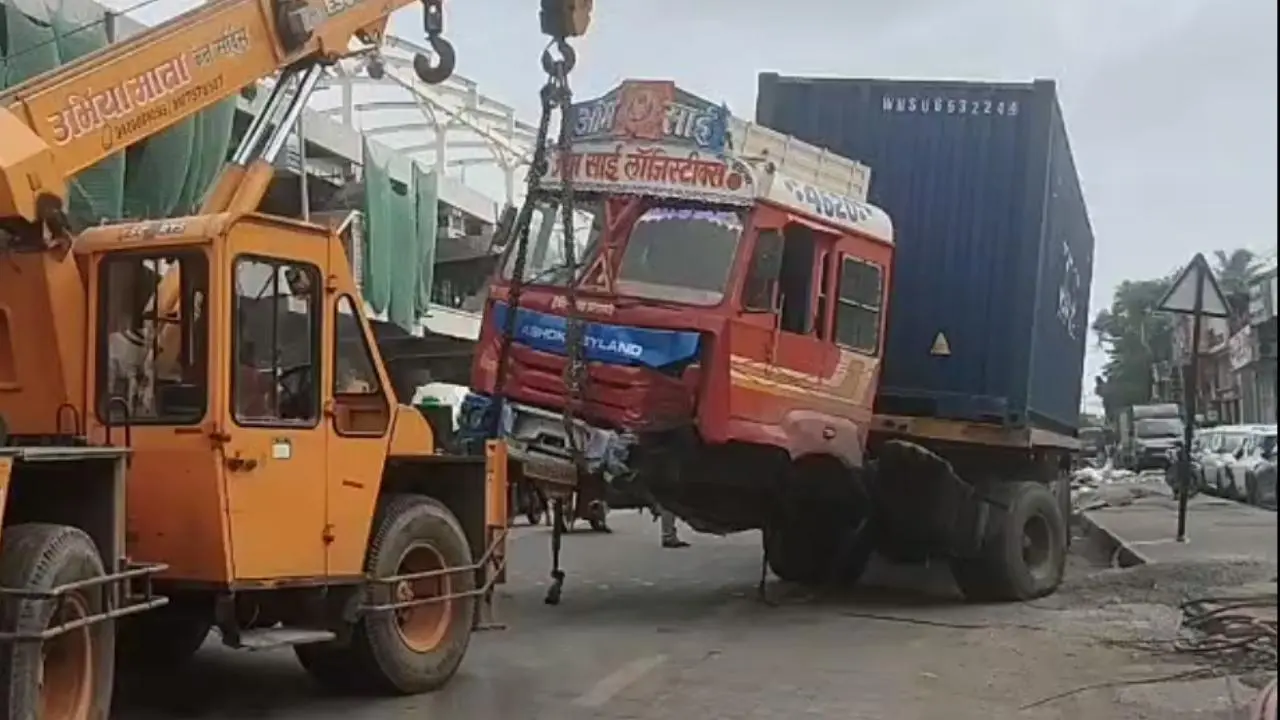 IN PHOTOS: Traffic disrupted on Thane's Ghodbunder Road after container accident